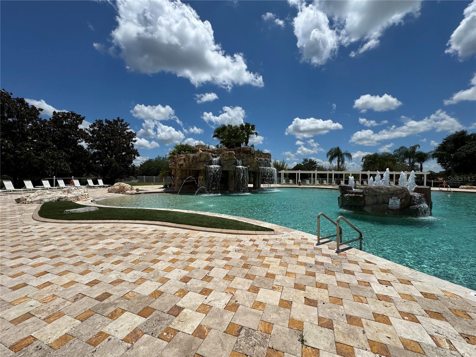 ENCLAVE/LAKESIDE LNDG - Residential