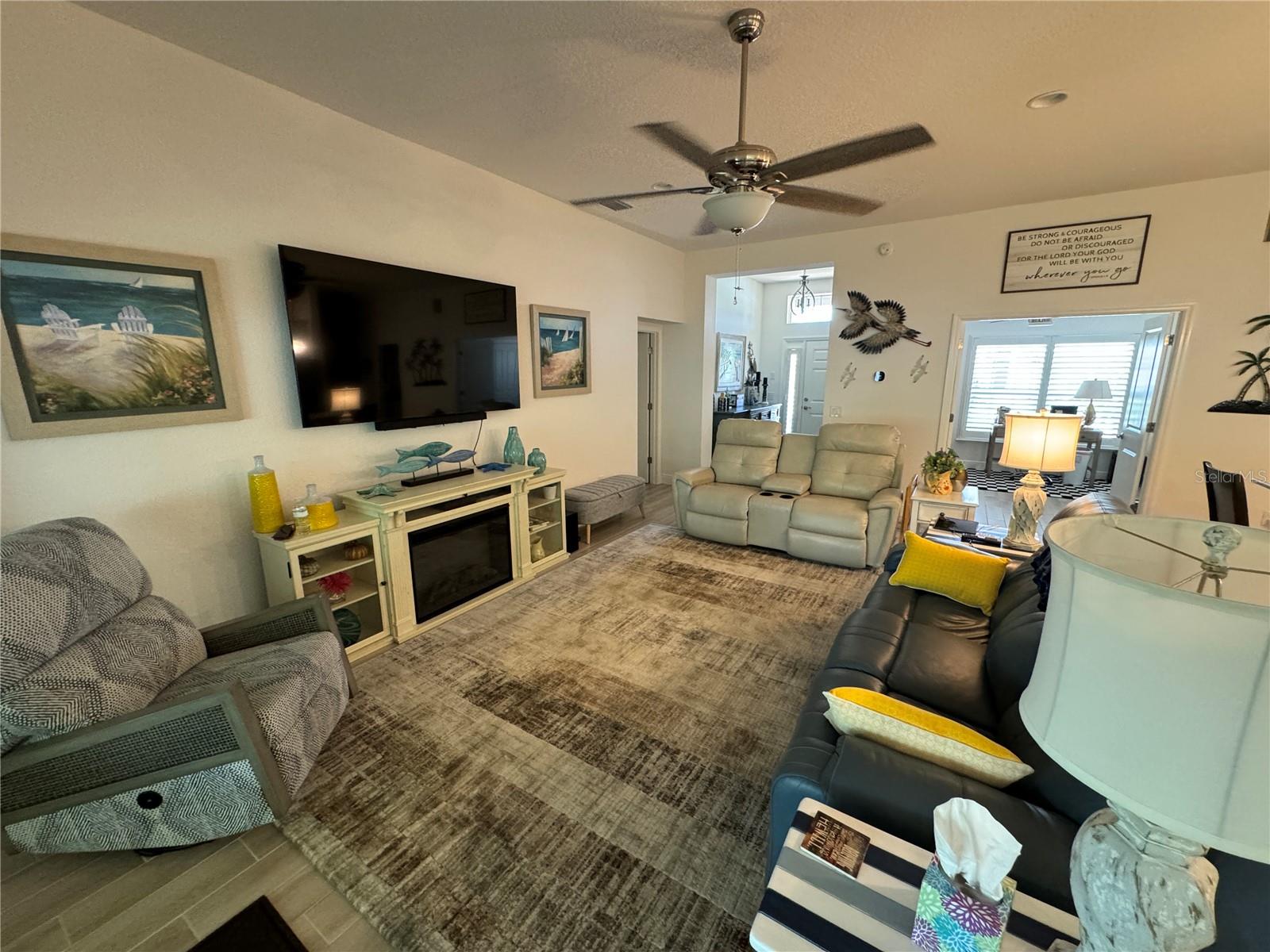 ENCLAVE/LAKESIDE LNDG - Residential