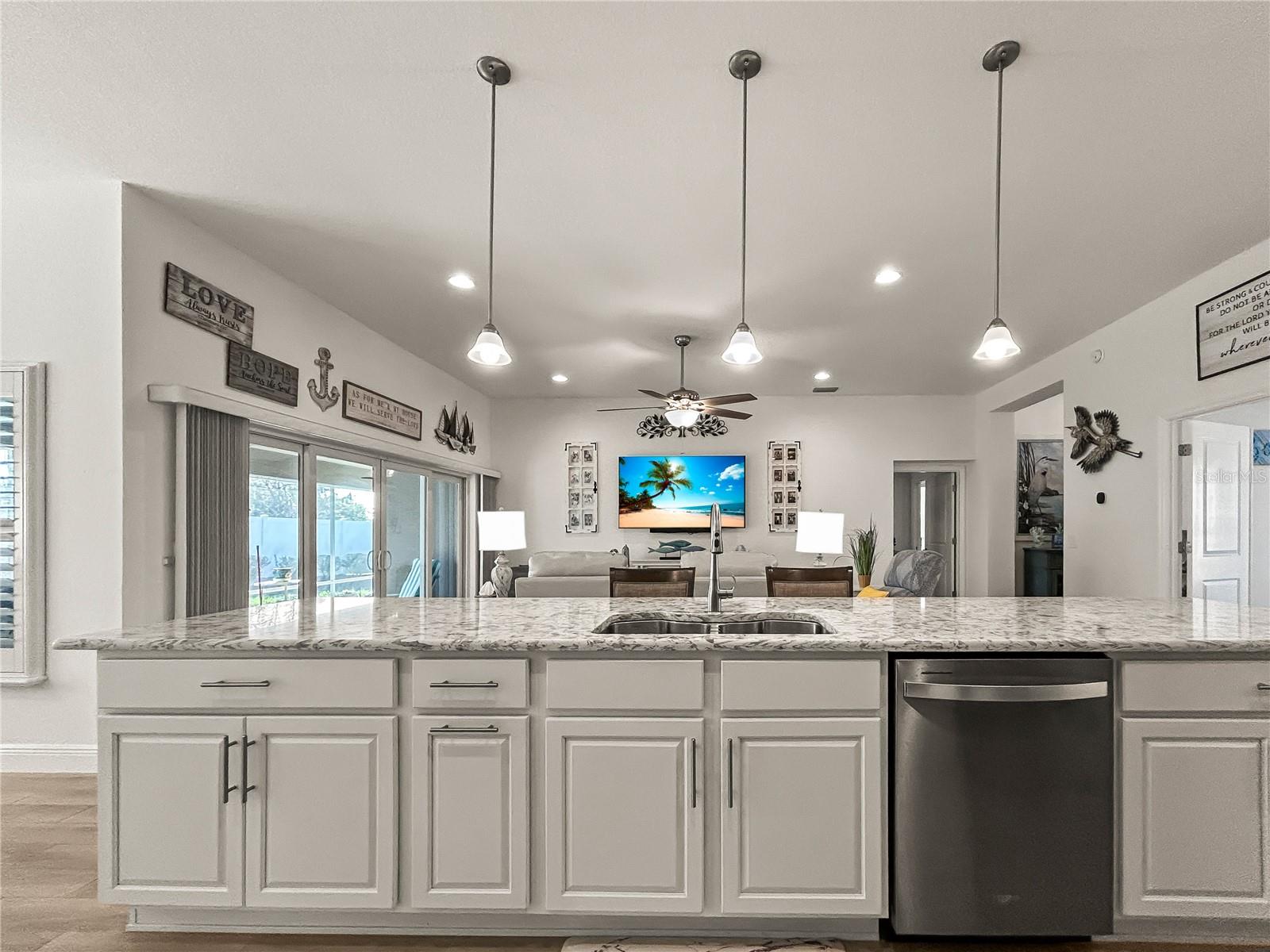 ENCLAVE/LAKESIDE LNDG - Residential