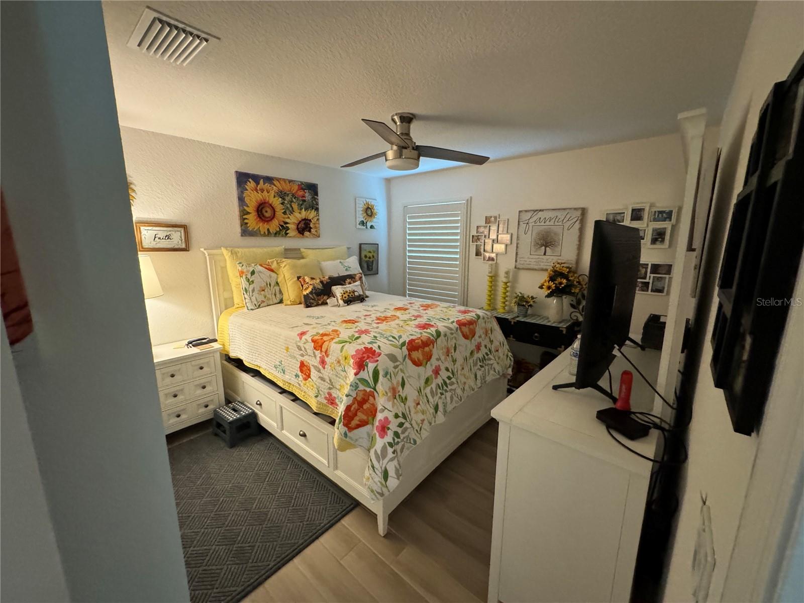 ENCLAVE/LAKESIDE LNDG - Residential