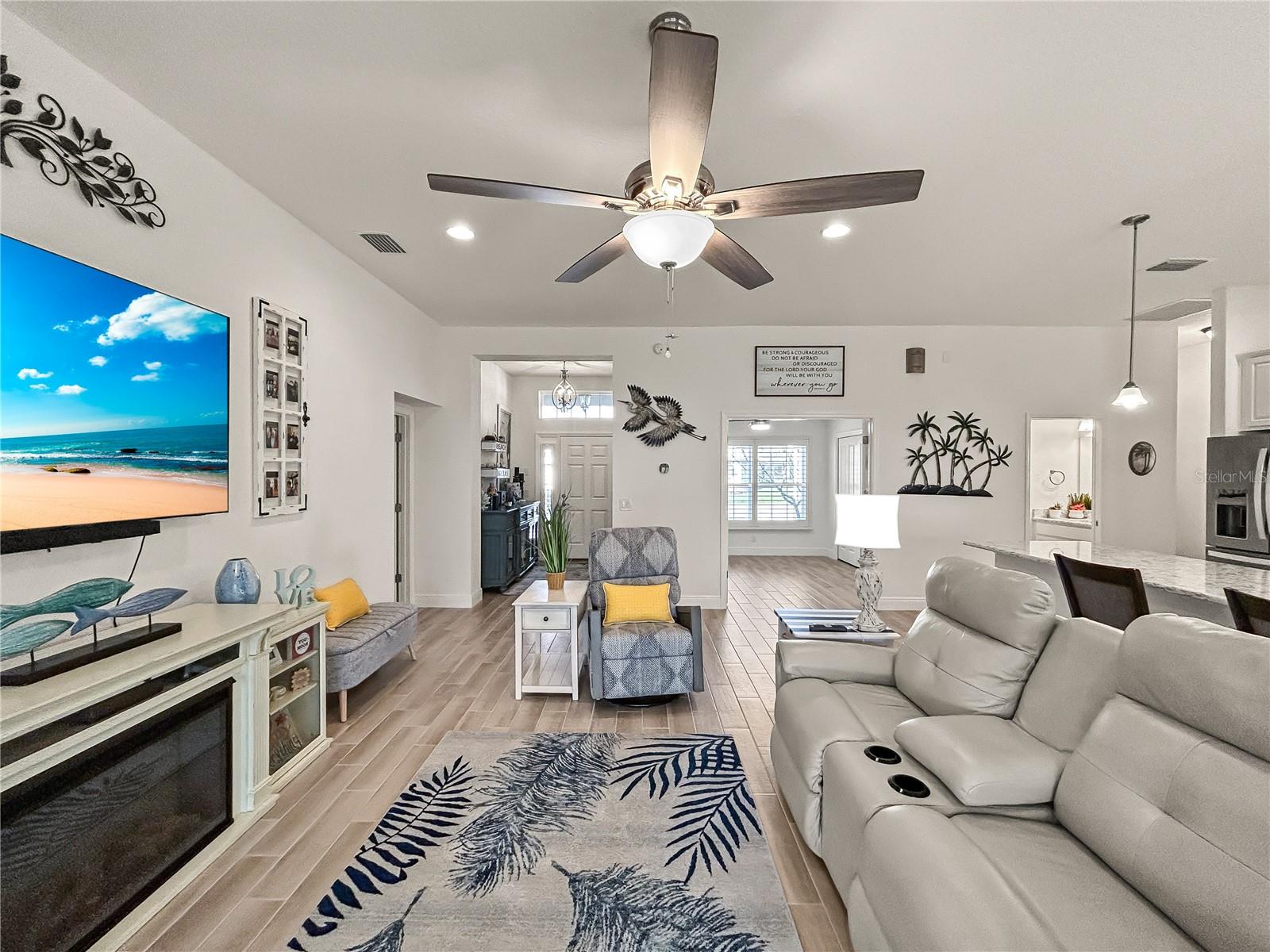 ENCLAVE/LAKESIDE LNDG - Residential