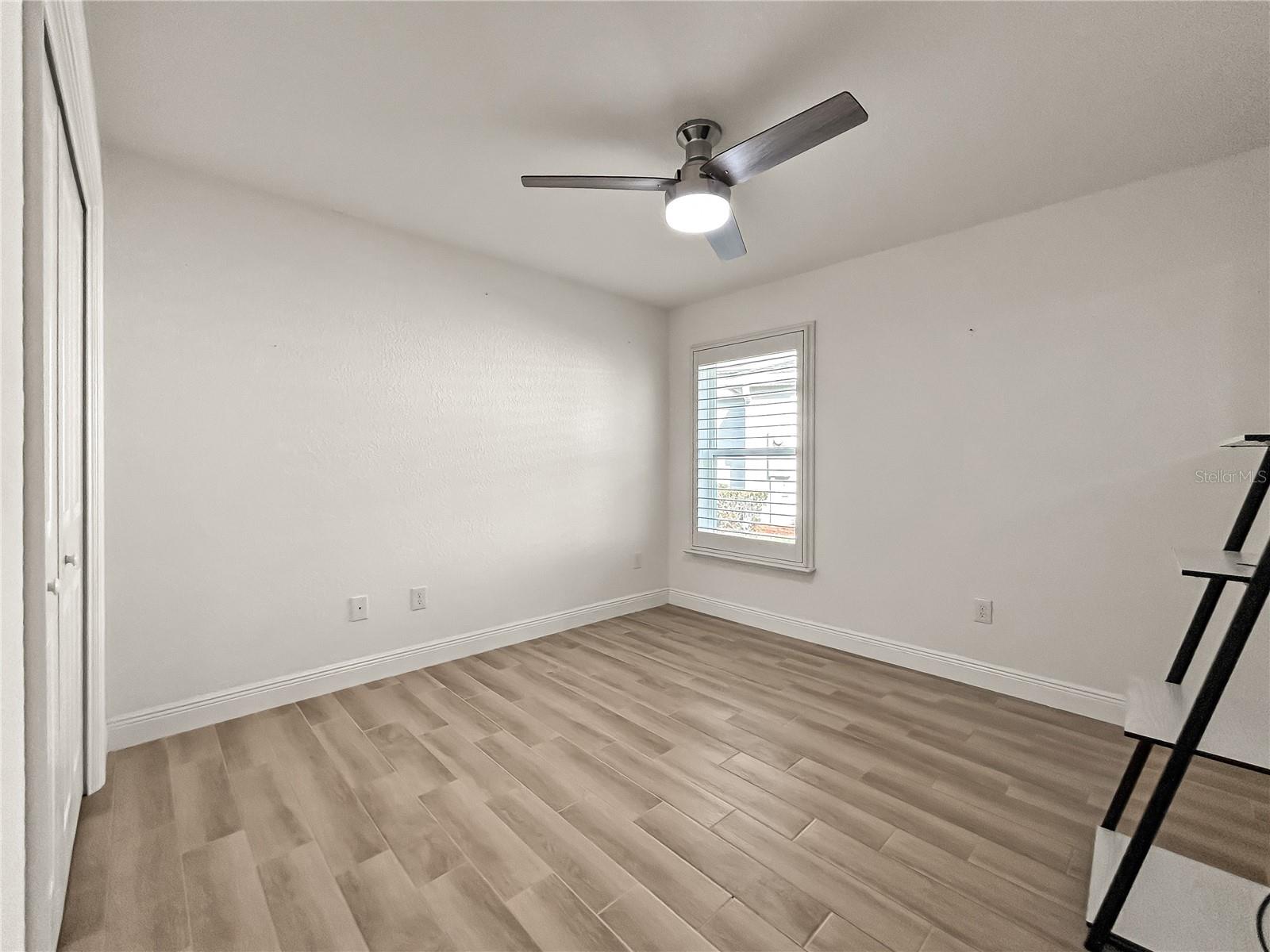 ENCLAVE/LAKESIDE LNDG - Residential