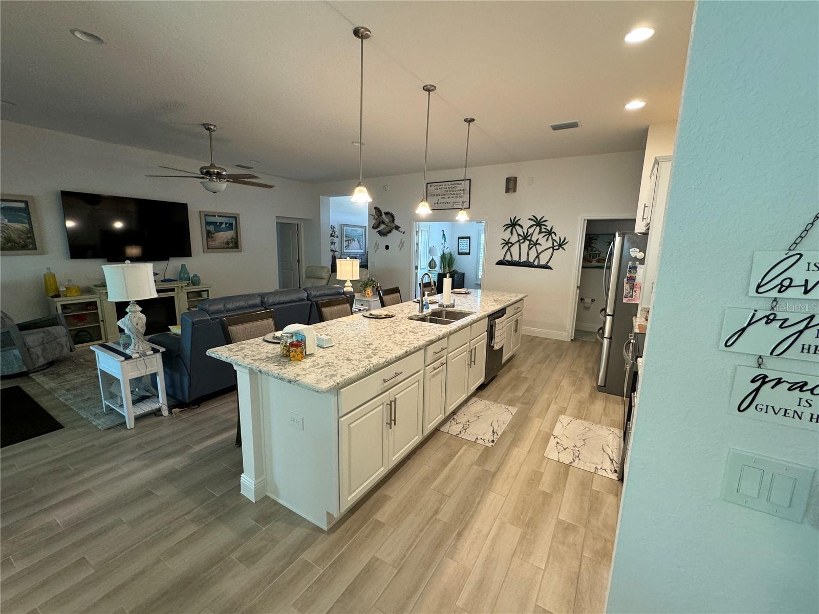 ENCLAVE/LAKESIDE LNDG - Residential