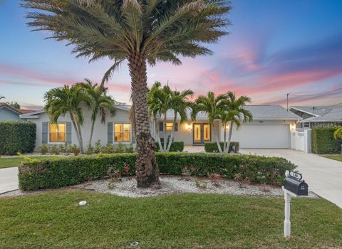 136 WINDWARD ISLAND CLEARWATER BEACH FL 33767