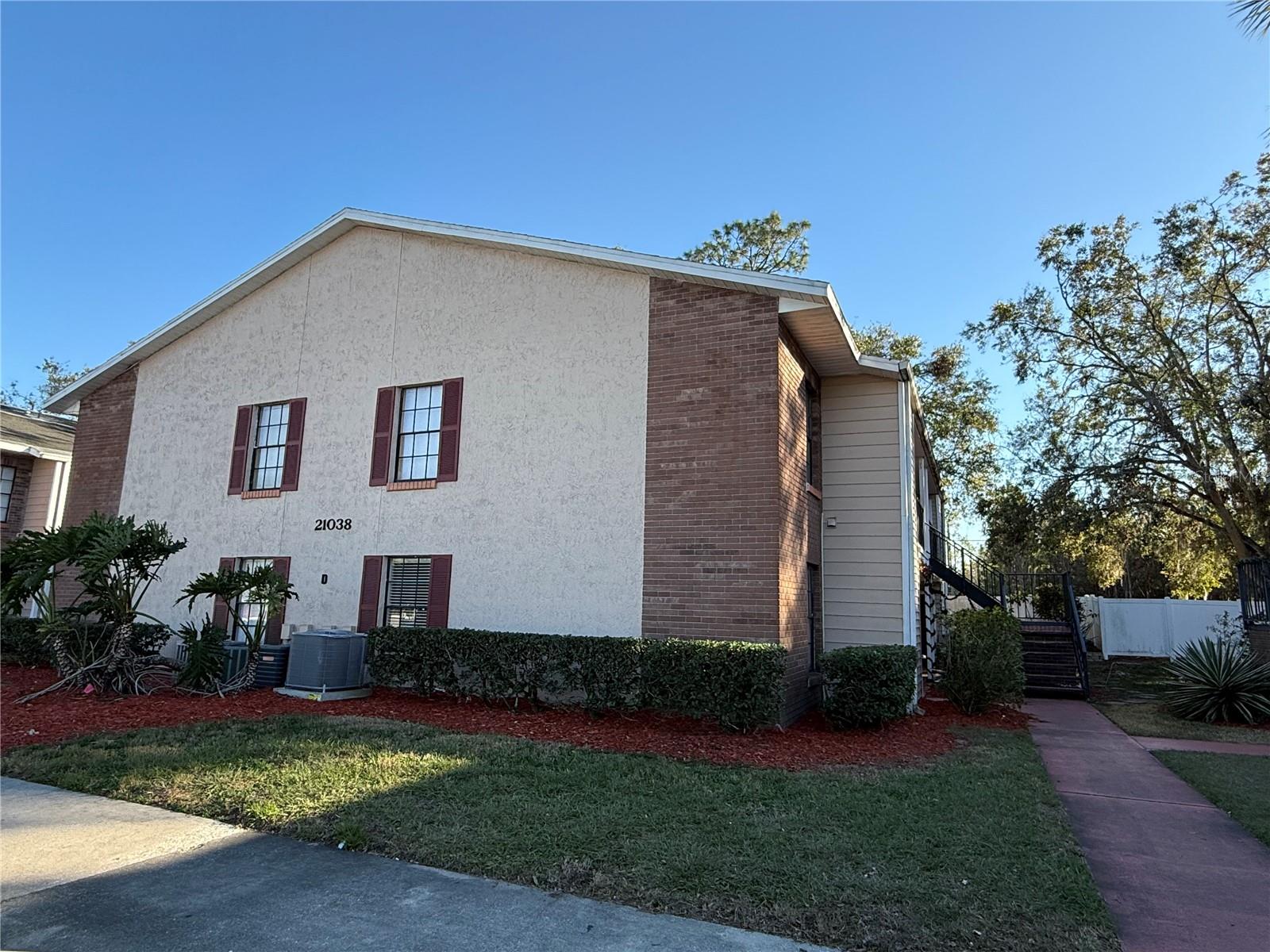 DO NOT WAIT, CONVENIENTLY LOCATED ON THE FIRST FLOOR, VERY GOOD CONDITION, OPEN CONCEPT, DINING SPACE IN THE KITCHEN AND ON KITCHEN COUNTER, LAUNDRY IN A SEPARAGE CLOSET, LAMINATED FLOORING, NEWER APPLICANCES.