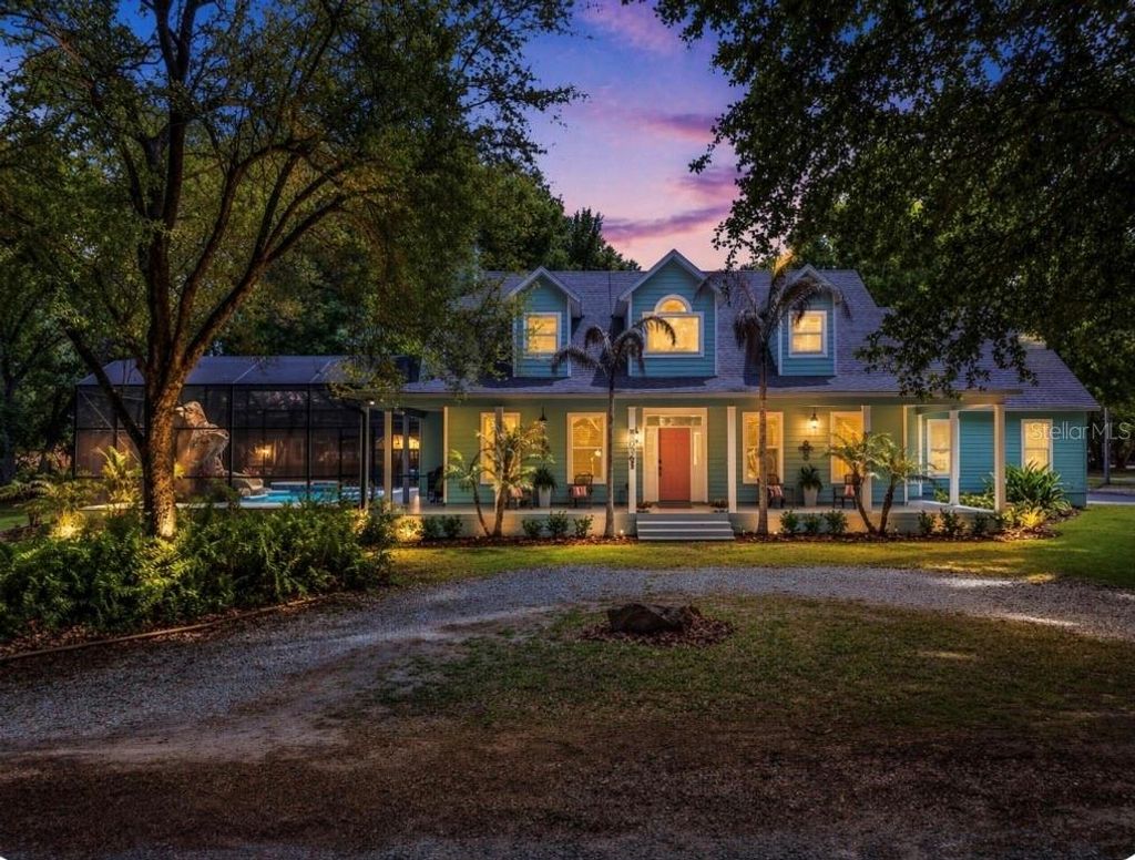 Photo of 250 N Walker Street, Oakland, FL 34760 (MLS # G5110973)