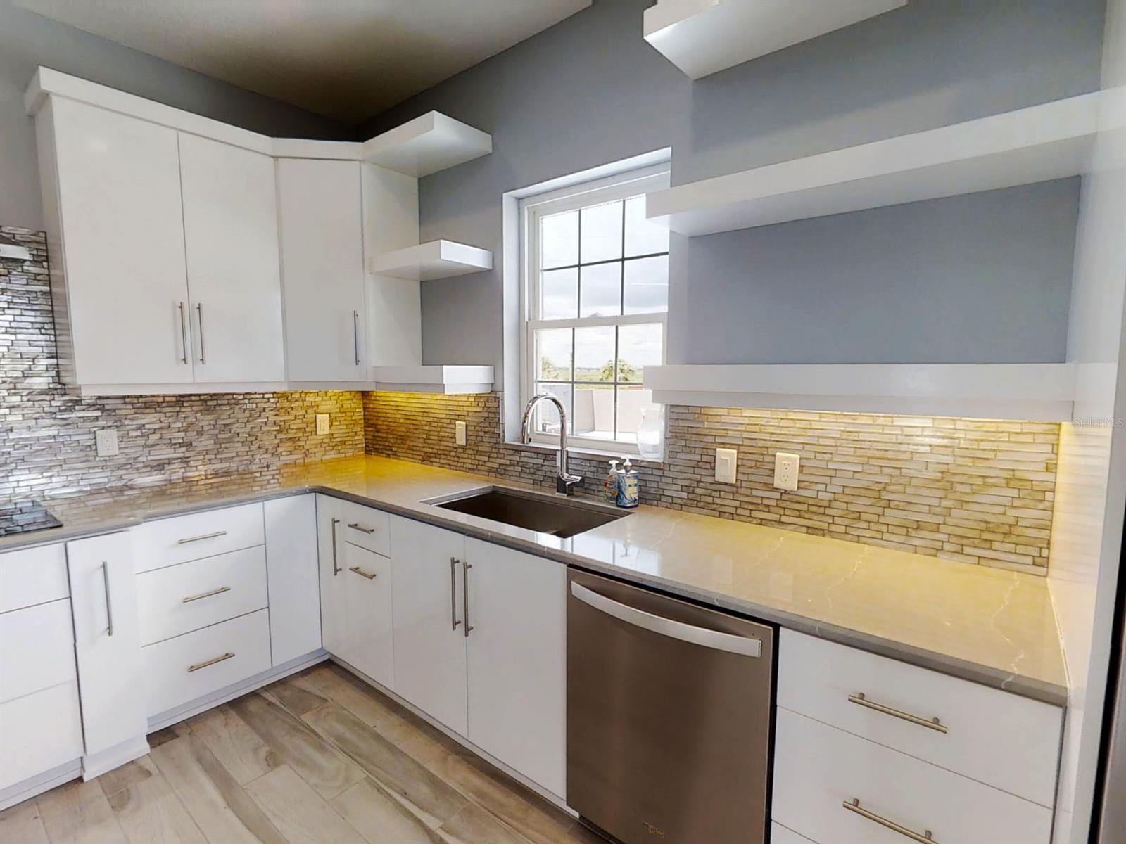 Detwilers Add 01 New Smyrna Bch - Residential Lease