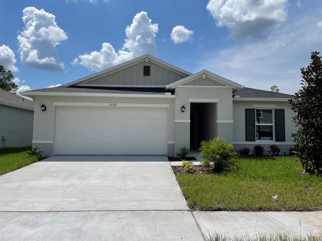New Construction in Davenport 4/2 With A Pond View!
Very Clean Property, 2 Car Garage, Pond View, New Construction, No Rear Neighbors, Backyard Patio, Huge Master Suite, Huge Family Room, Granite Countertops, Brand New Kitchen, New Carpet, Tile In Wet Areas, Community Pool, Community Playground, Convenient To Major Roads, Shopping, And Schools, Stainless Steel Appliances Included, Blinds Included. The deposit amount is based upon the application results. Pets: OK (Dangerous Pets are not permitted, Pit Bulls, etc.) Priced $2,250.00 for the first 4 months, $2,350.00 for the remaining 8 months (Average: $2,317.00/mo). AVAILABLE: November 15, 2025
