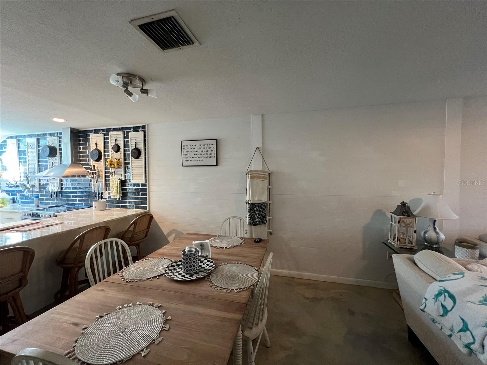 ISLAND CLUB OF TARPON - Residential Lease