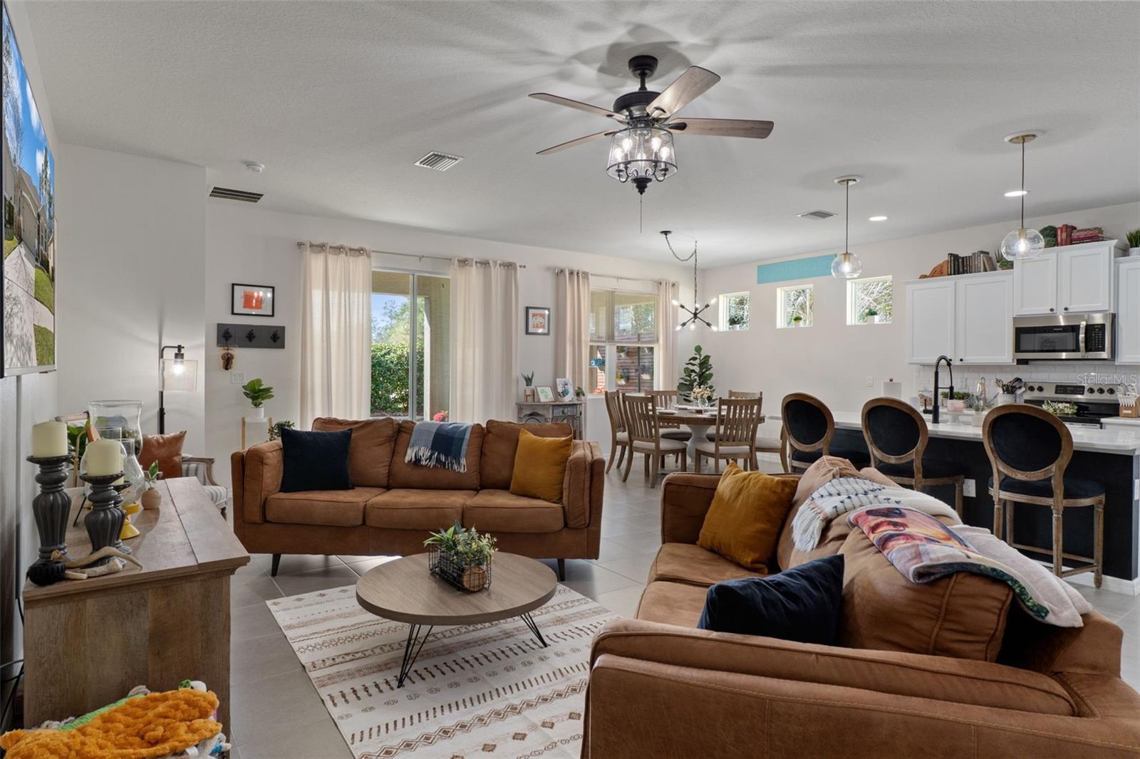 HERNANDO OAKS PH 3 - Residential