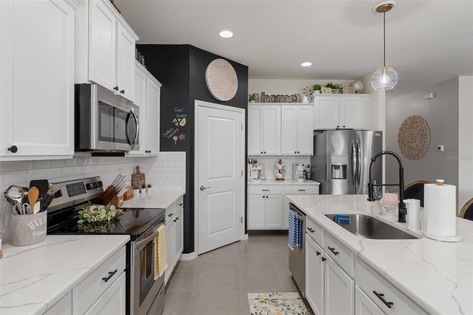 HERNANDO OAKS PH 3 - Residential