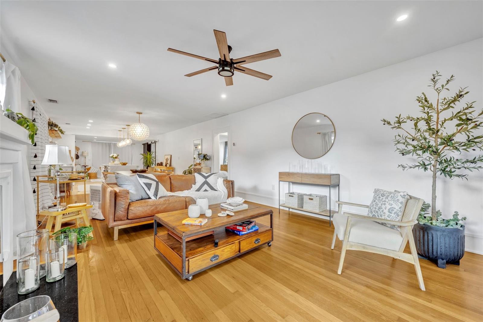 LAWNDALE - Residential