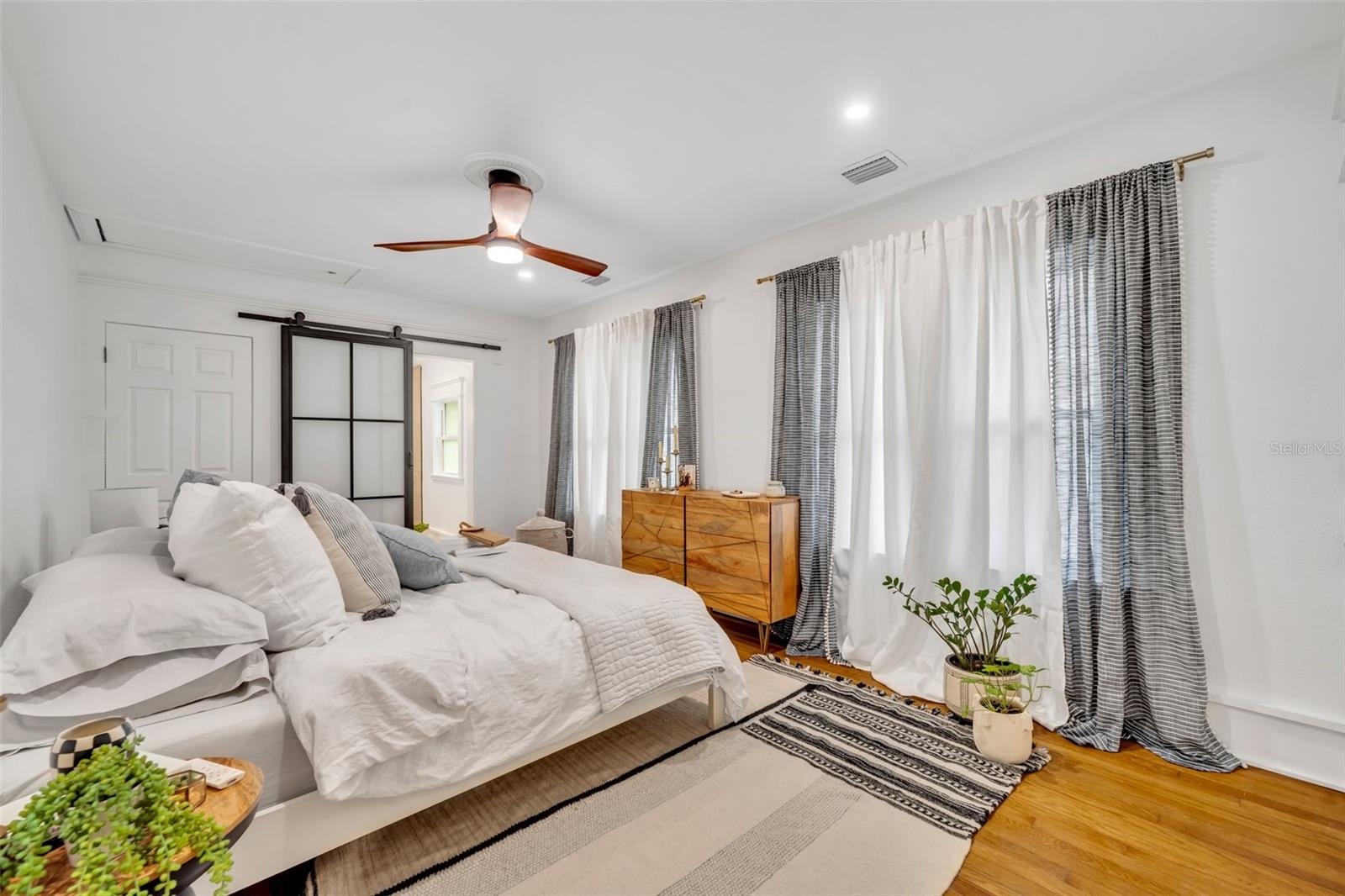 LAWNDALE - Residential