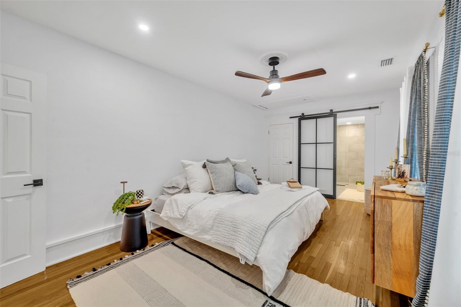 LAWNDALE - Residential
