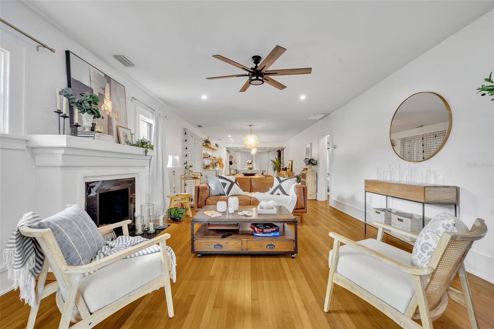 LAWNDALE - Residential