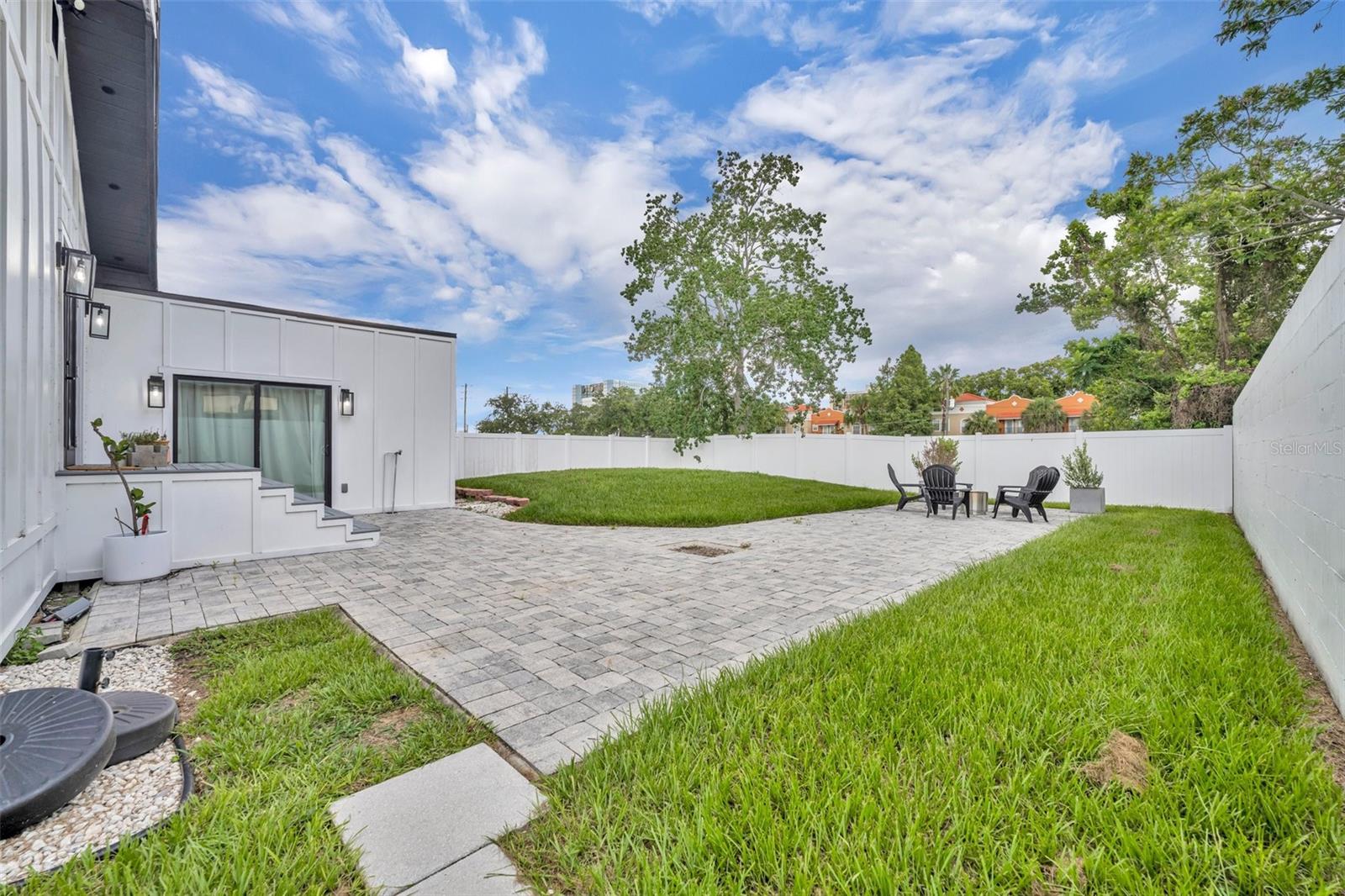 LAWNDALE - Residential