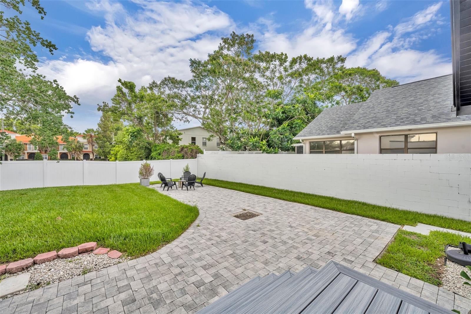 LAWNDALE - Residential