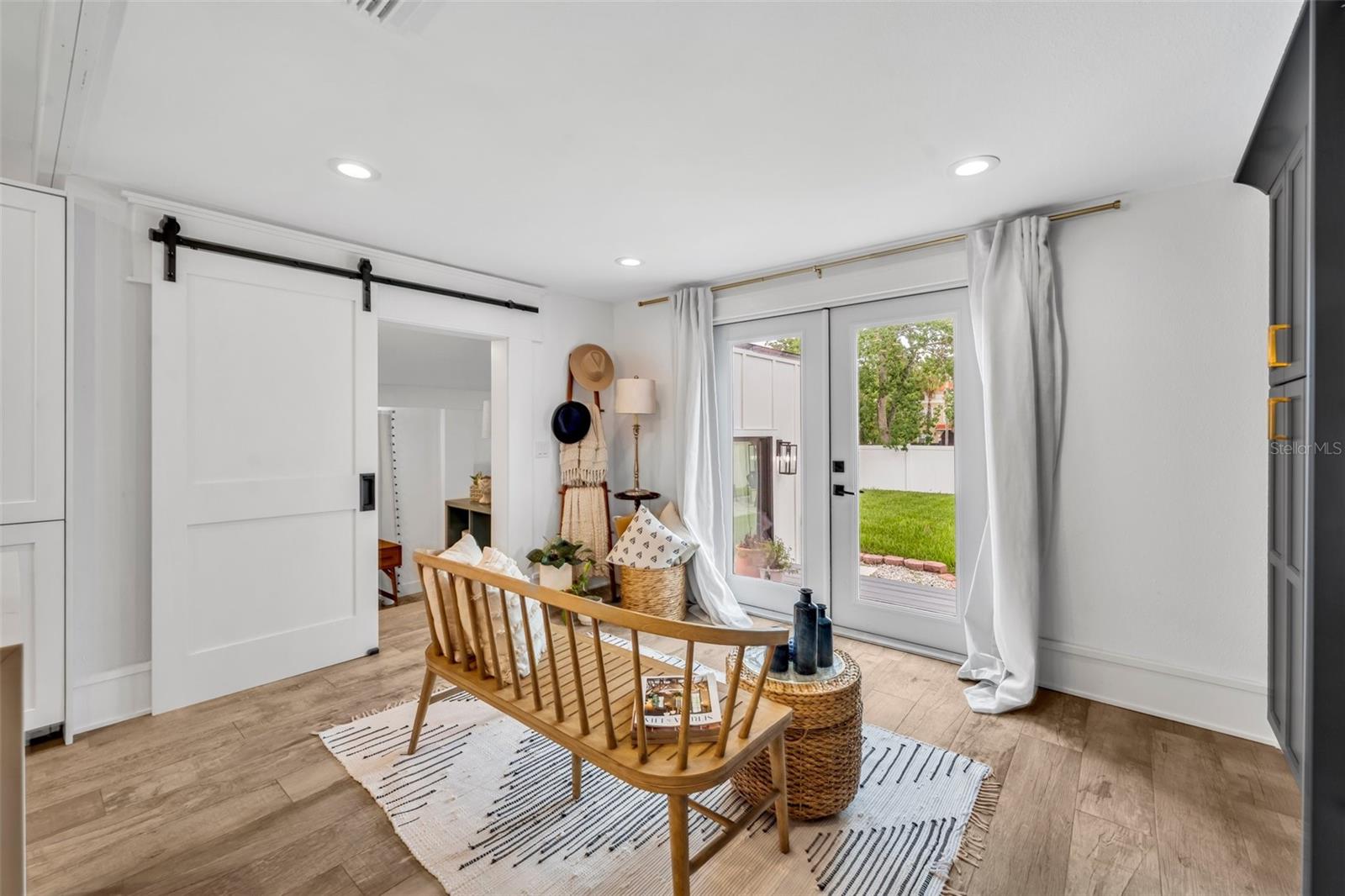 LAWNDALE - Residential