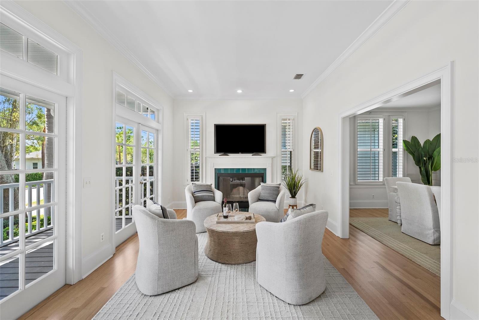 1403 W WATROUS AVENUE