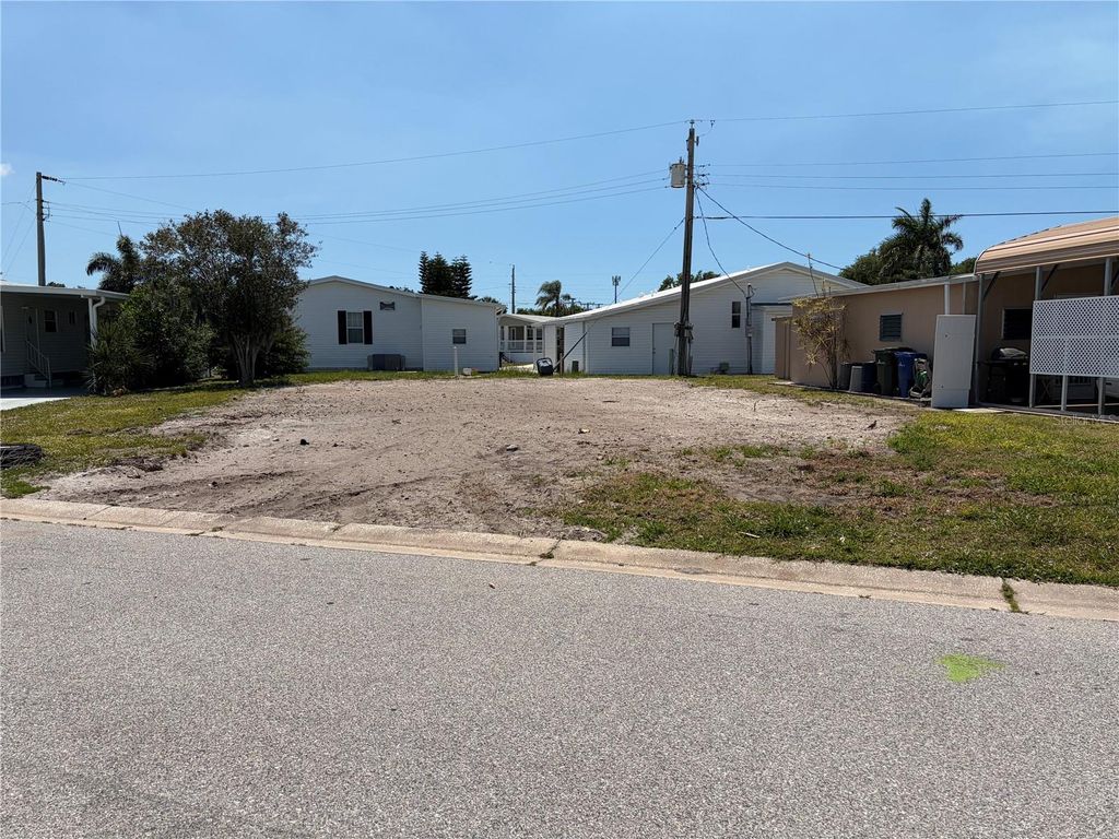 Photo of 4913 Oakland Hills Avenue, Sarasota, FL 34234 (MLS # A4689699)