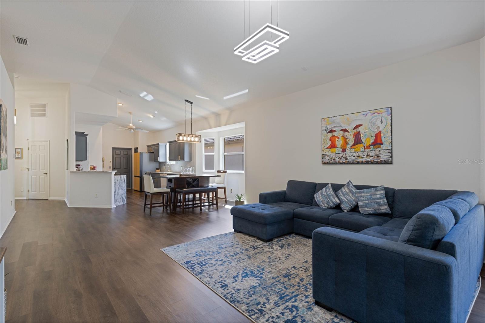 1203 W DIAMOND SHORE LOOP