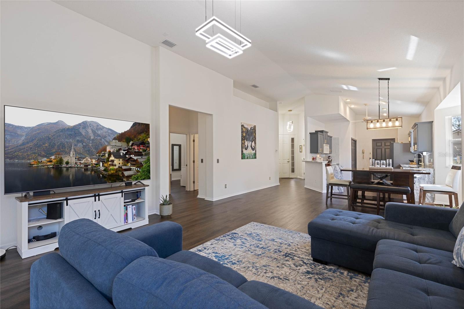 1203 W DIAMOND SHORE LOOP