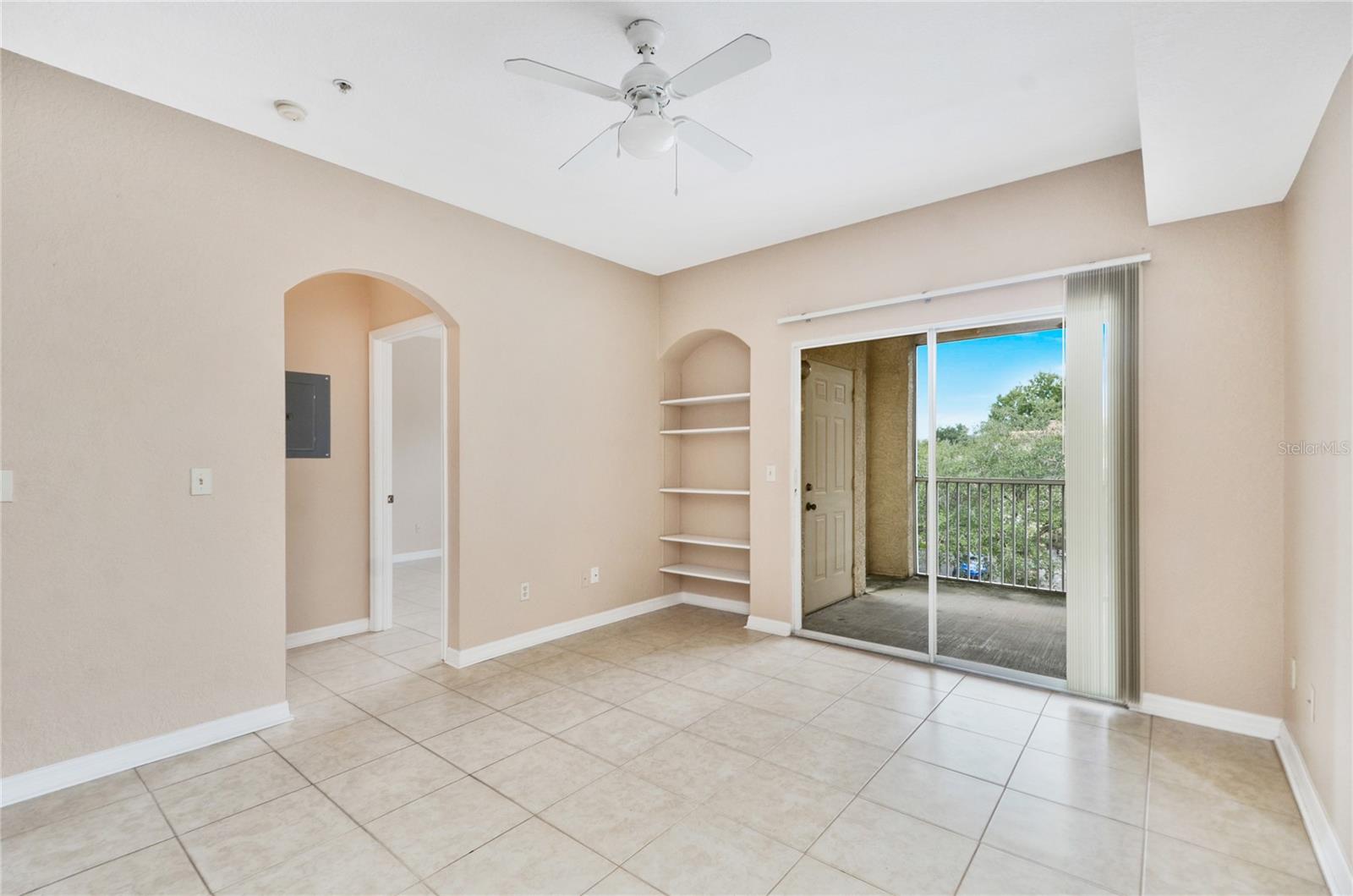 826 CAMARGO WAY 210