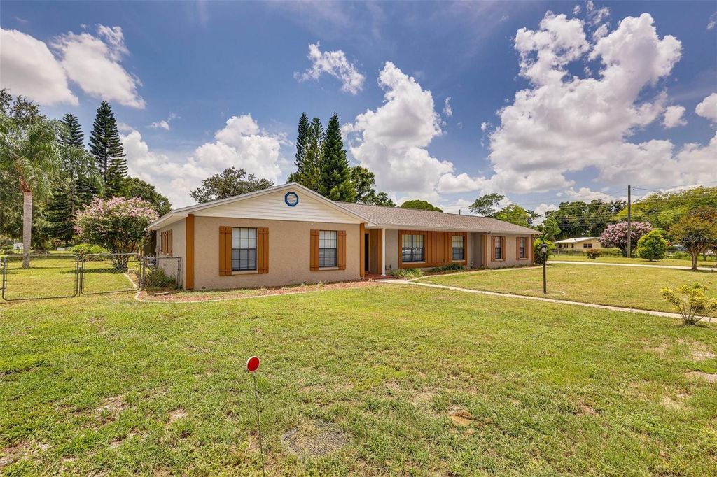 Photo of 920 Lakeview Drive, Wimauma, FL 33598 (MLS # TB8439507)