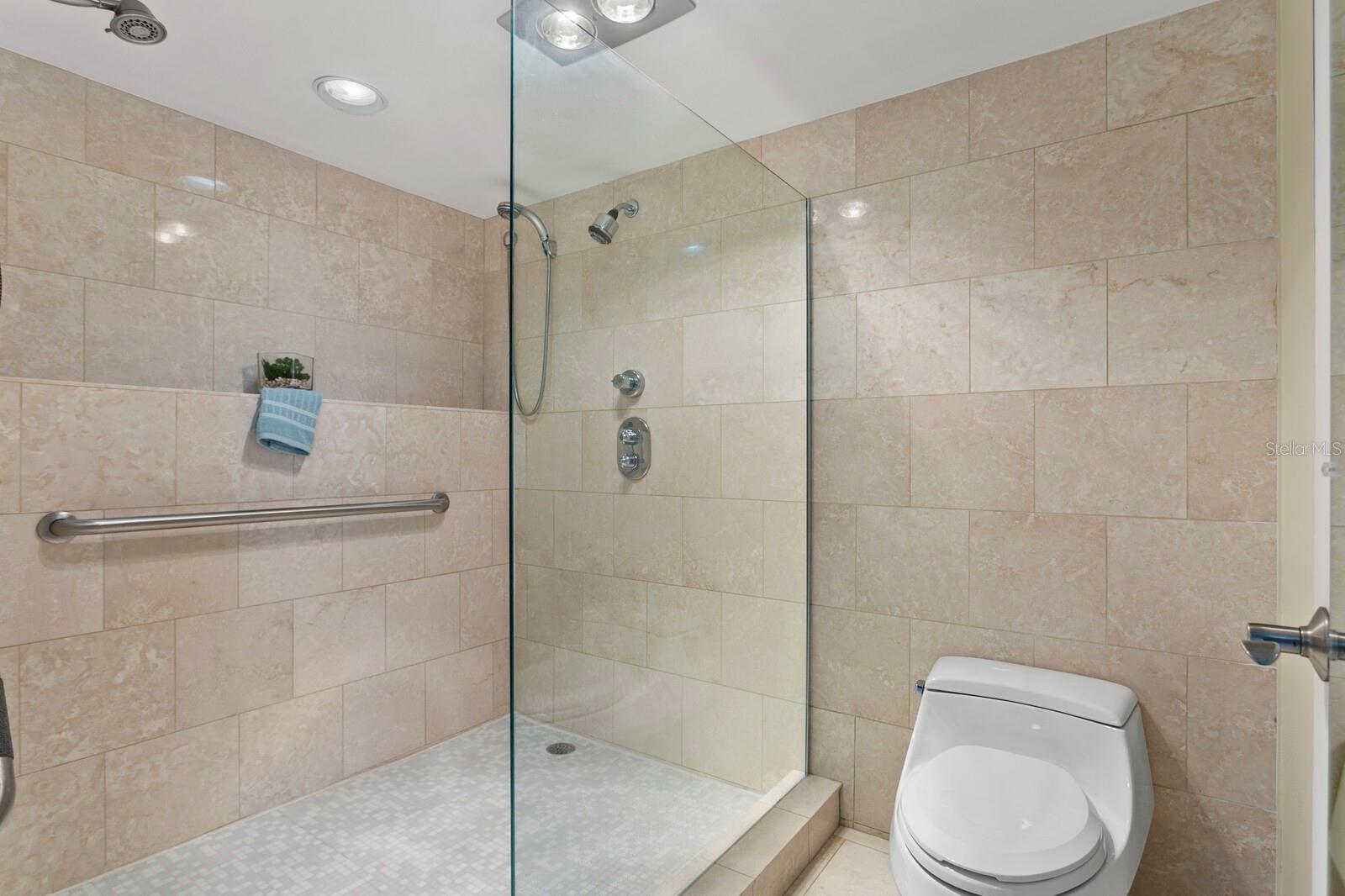 MONTE CARLO TOWERS A CONDOMINI - Residential