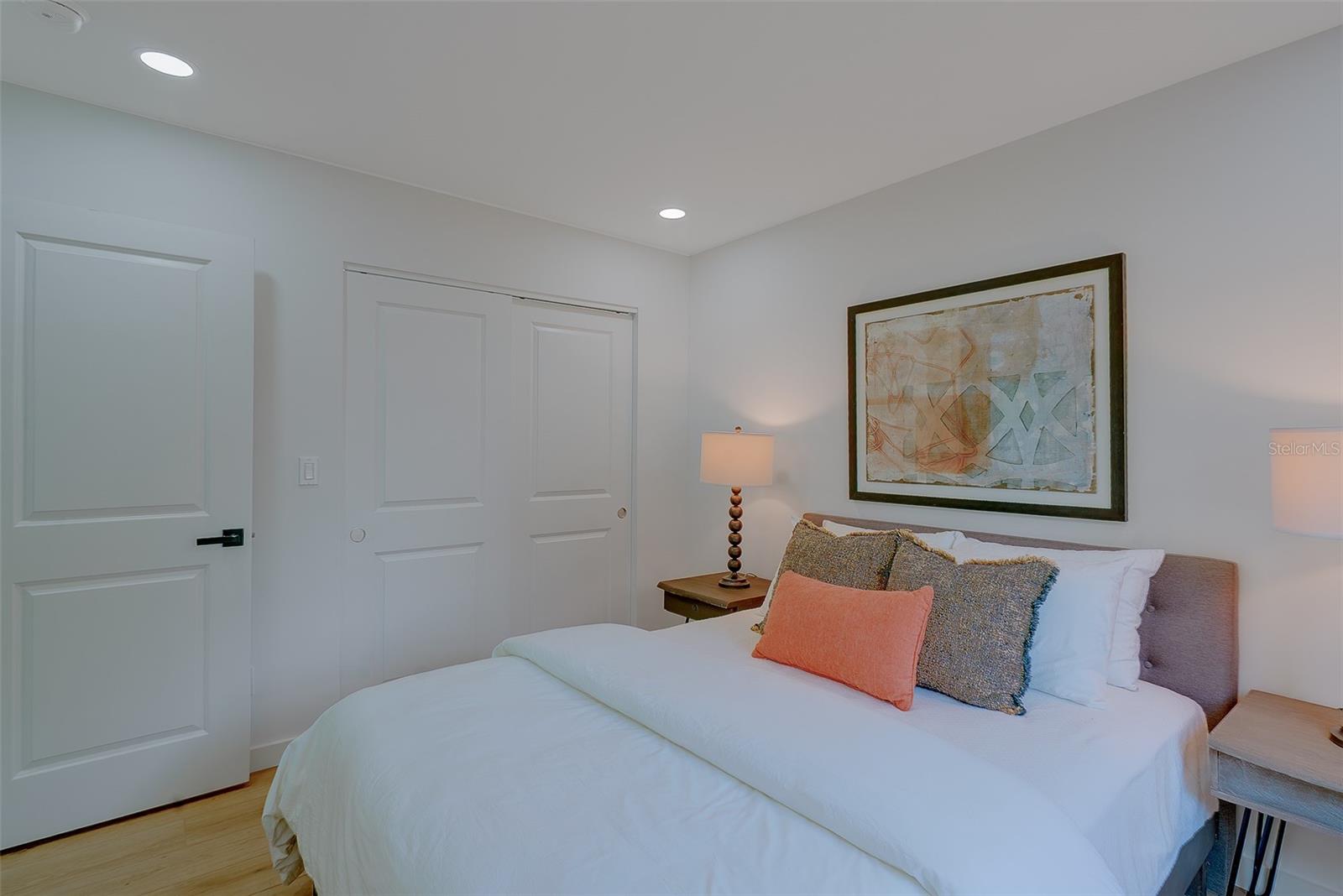 RAVENWOOD MANOR - Residential