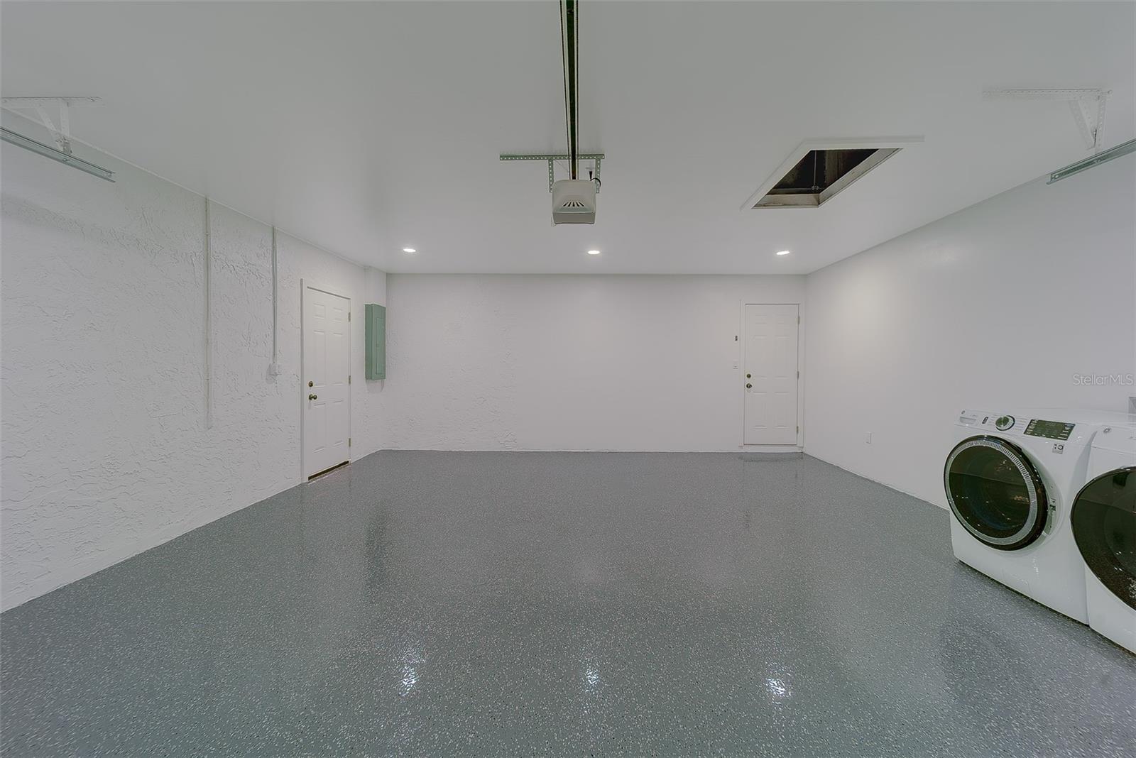 RAVENWOOD MANOR - Residential