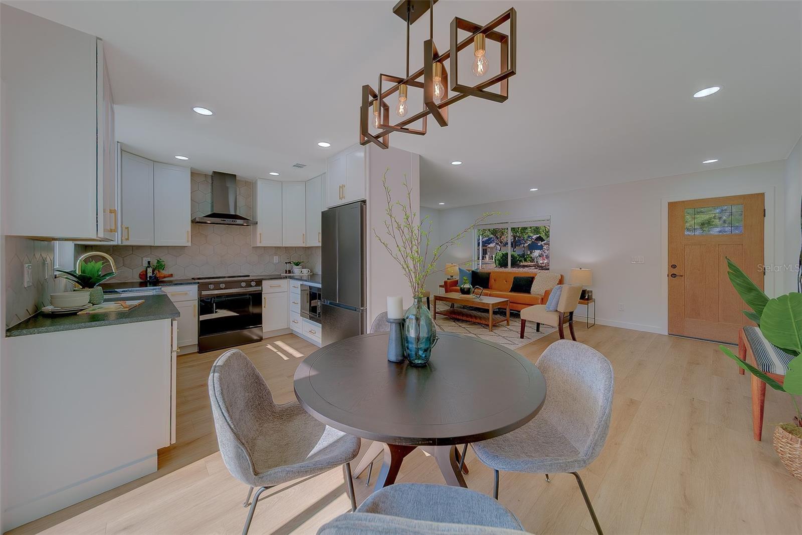 RAVENWOOD MANOR - Residential