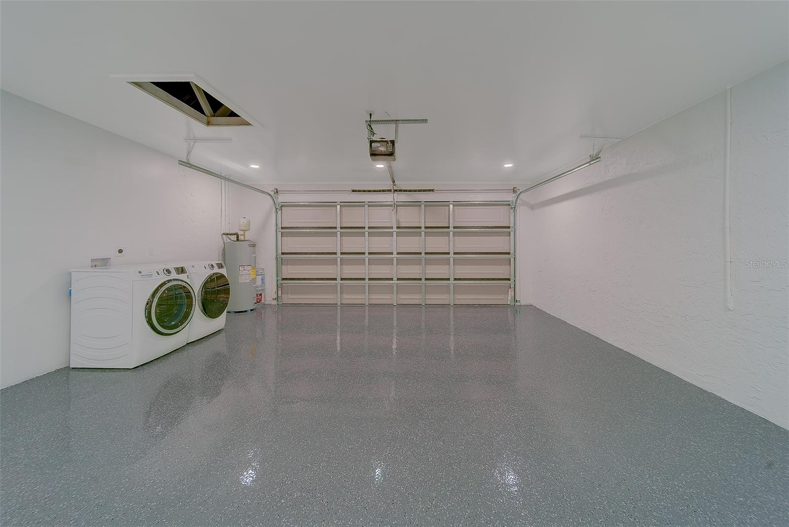 RAVENWOOD MANOR - Residential