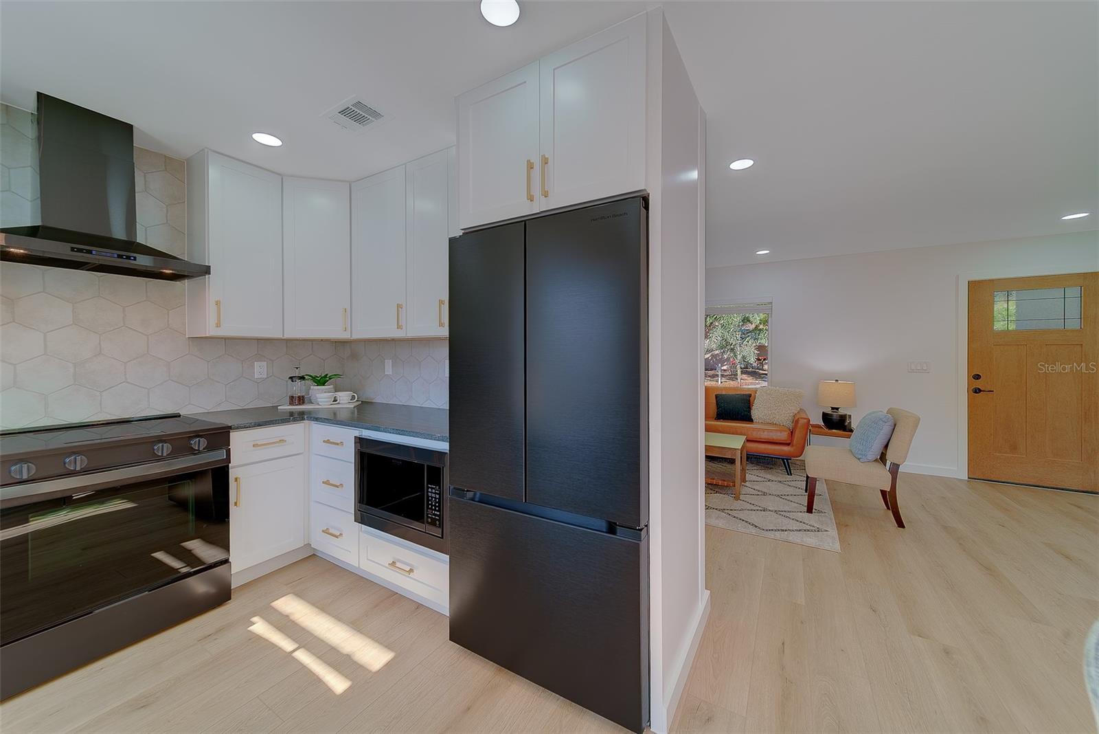 RAVENWOOD MANOR - Residential