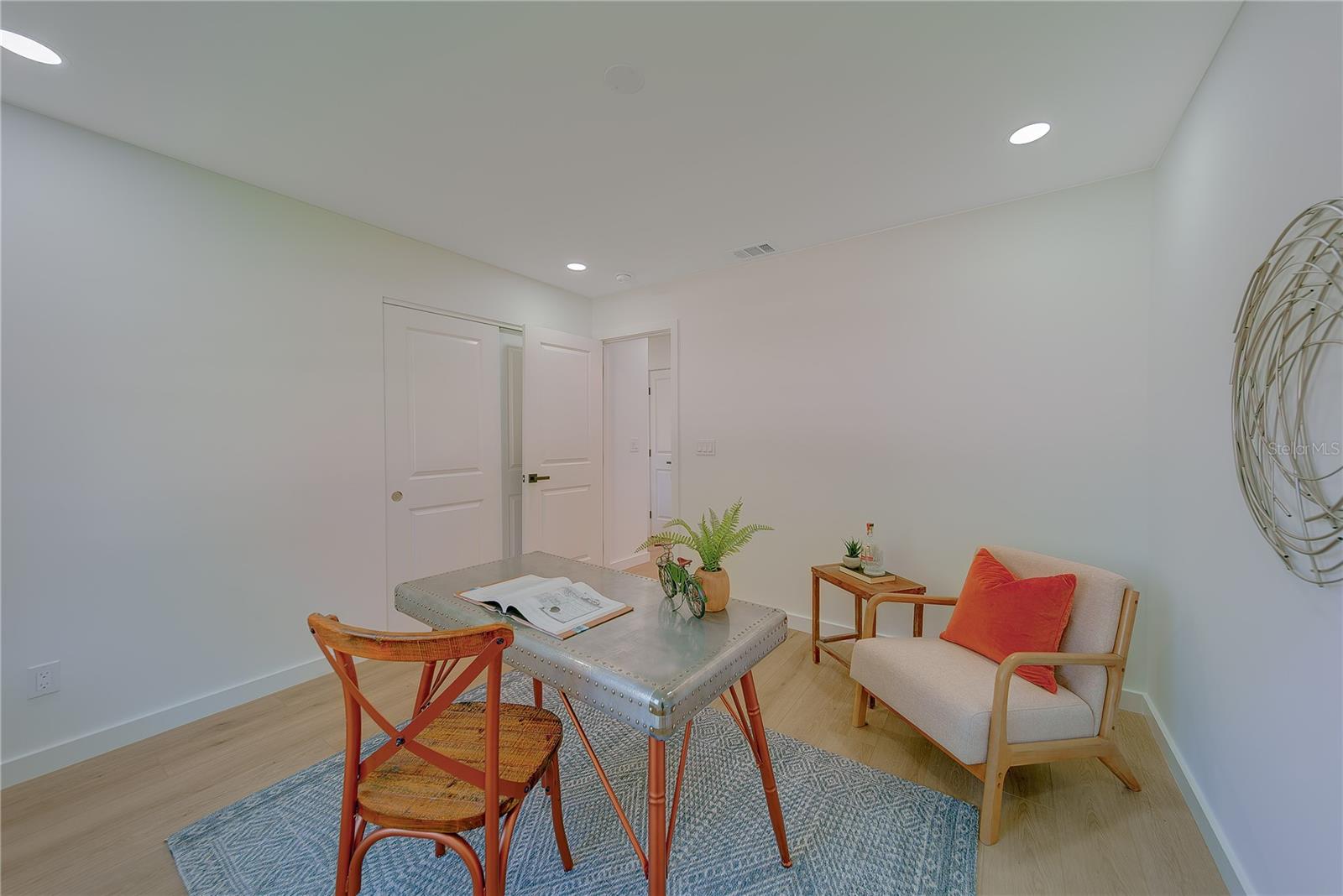 RAVENWOOD MANOR - Residential