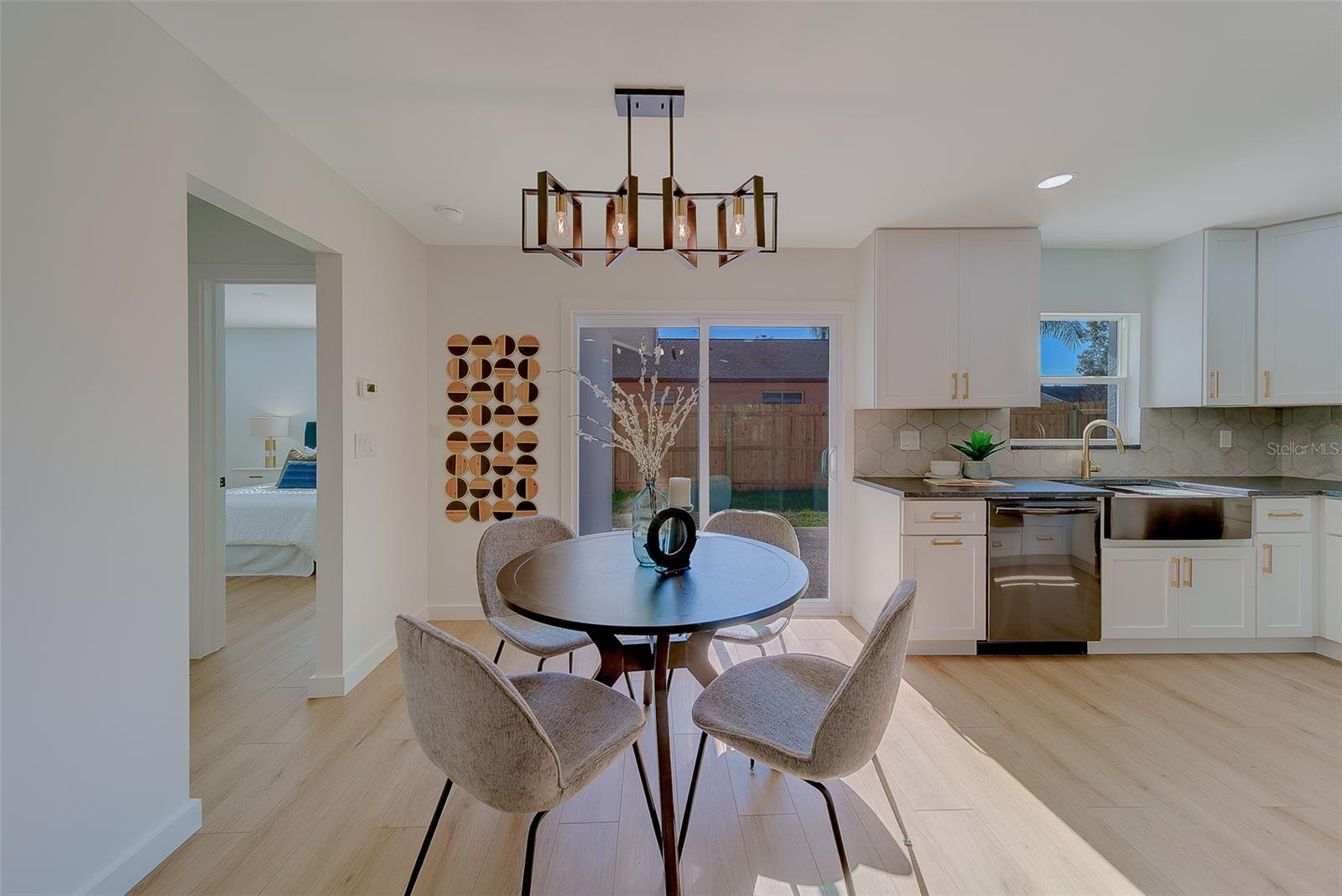 RAVENWOOD MANOR - Residential