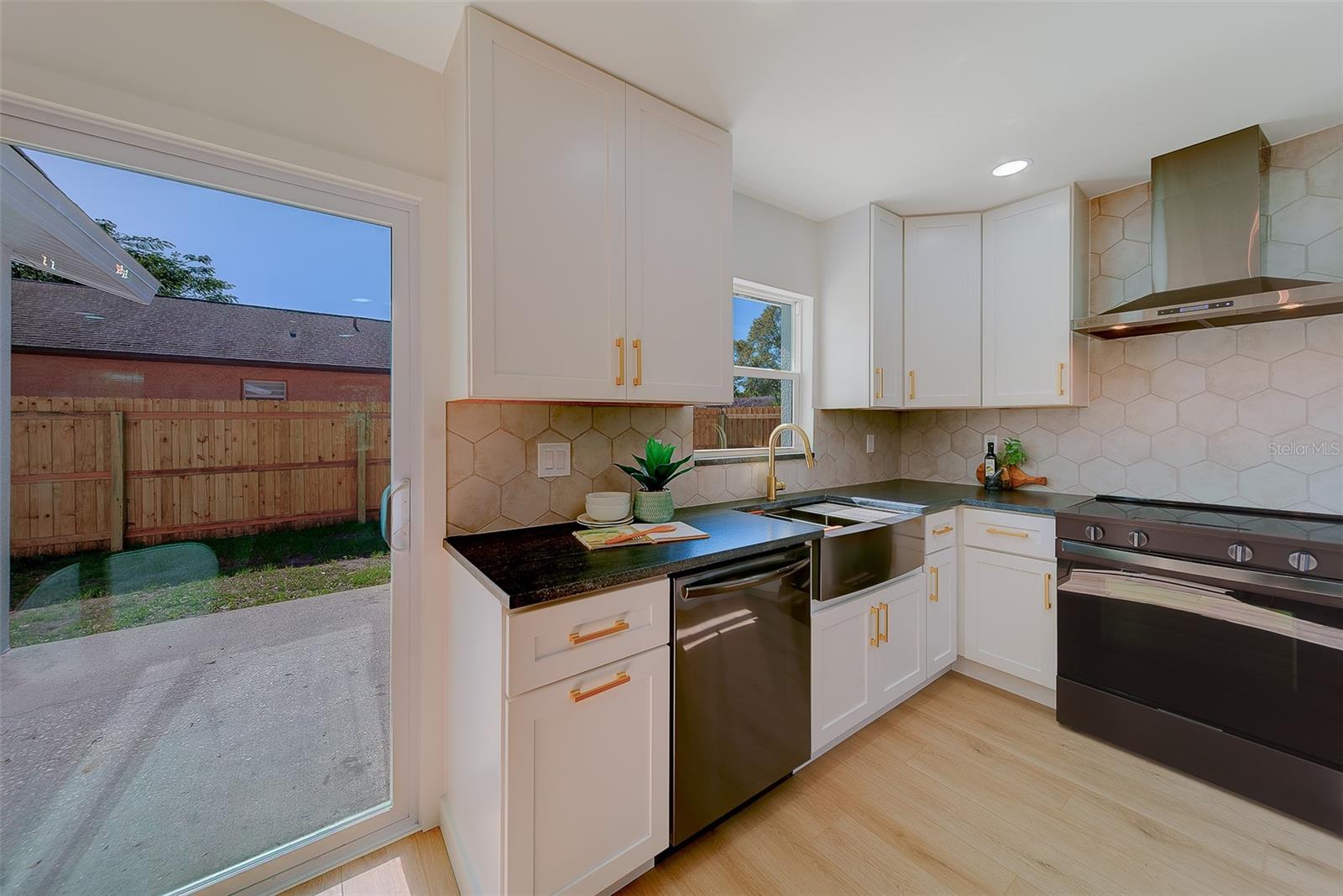 RAVENWOOD MANOR - Residential