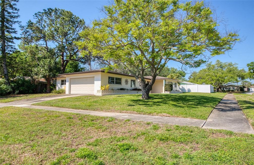 Photo of 1631 Chateau Drive, Clearwater, FL 33756 (MLS # TB8491344)