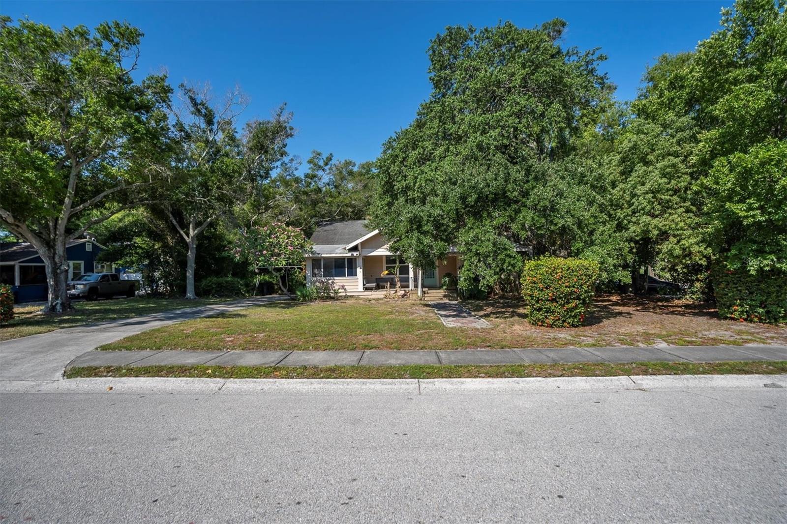 Photo 12 of 16 of 2207 FLORIDA AVENUE S house