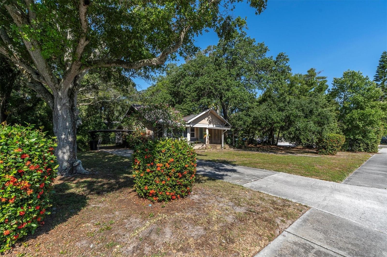 Photo 11 of 16 of 2207 FLORIDA AVENUE S house