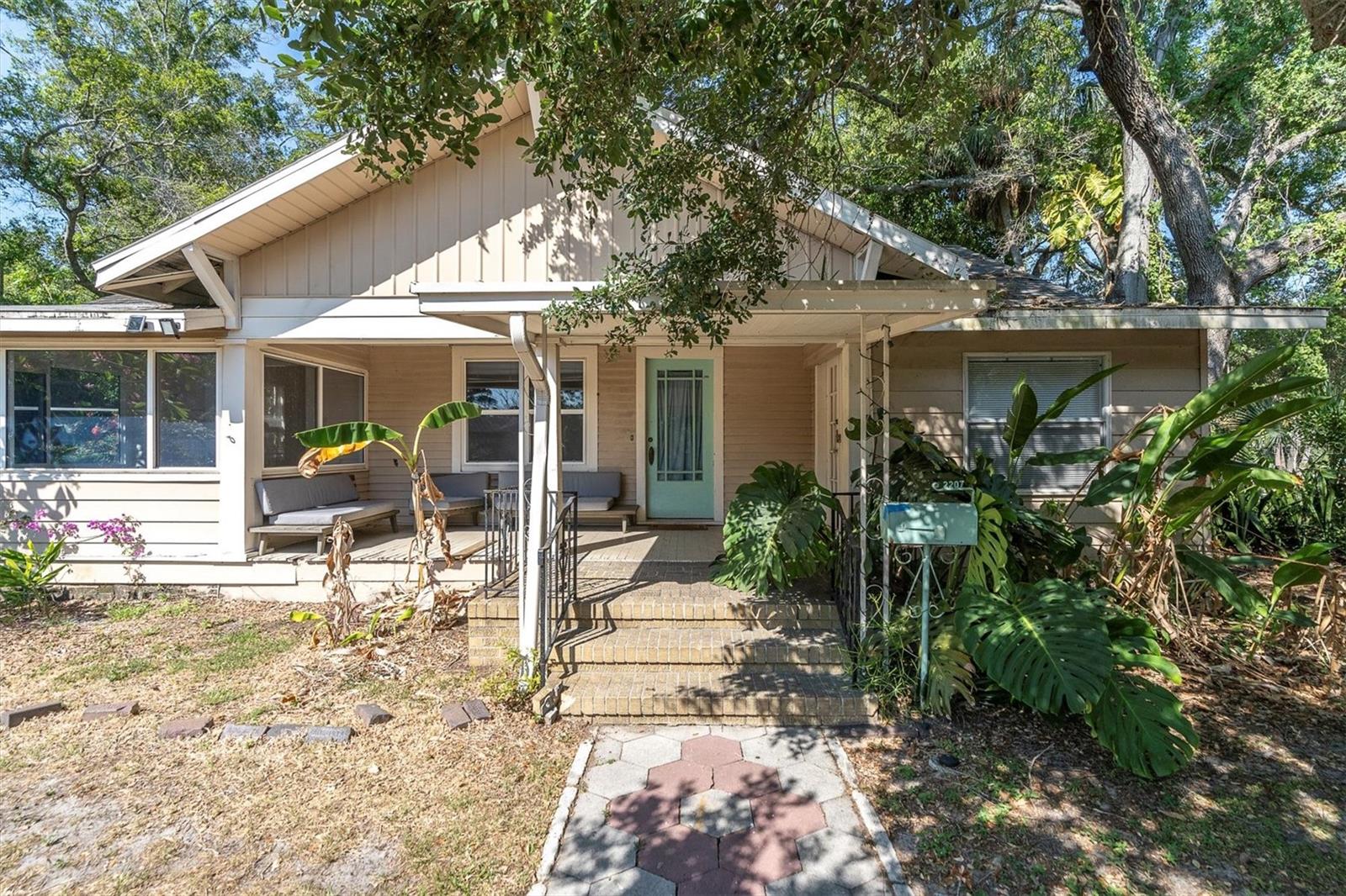 Photo 2 of 16 of 2207 FLORIDA AVENUE S house