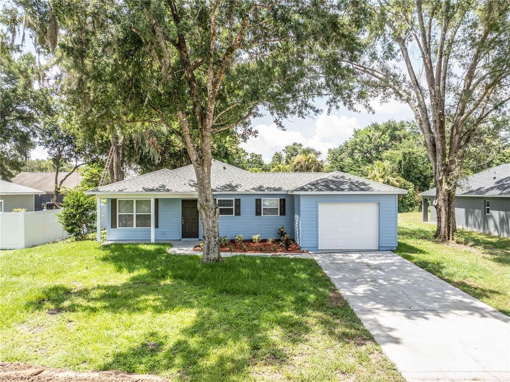 Photo of 2270 Suanee Avenue, Eustis, FL 32726 (MLS # G5115082)