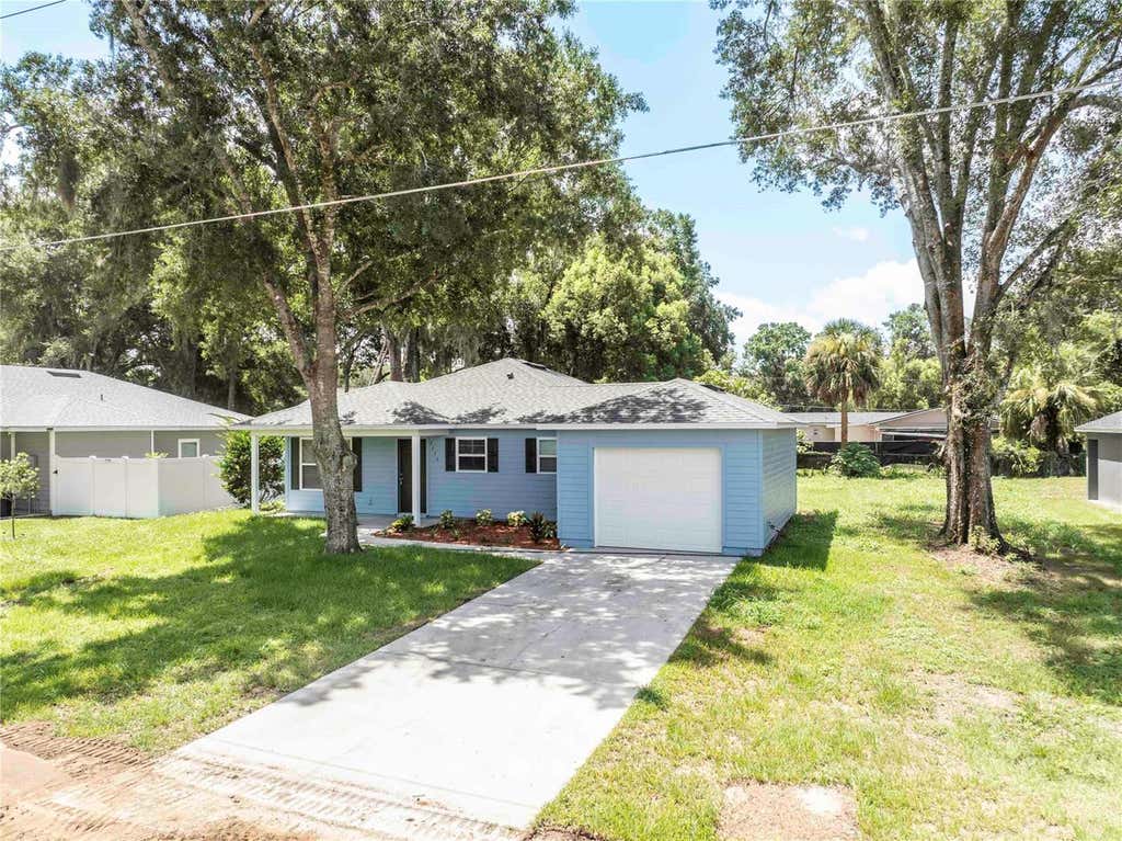 Photo of 2270 Suanee Avenue, Eustis, FL 32726 (MLS # G5115082)