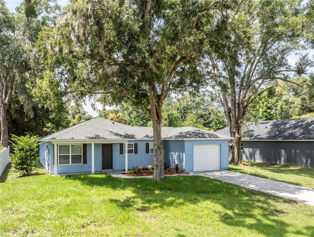 Photo of 2270 Suanee Avenue, Eustis, FL 32726 (MLS # G5115082)