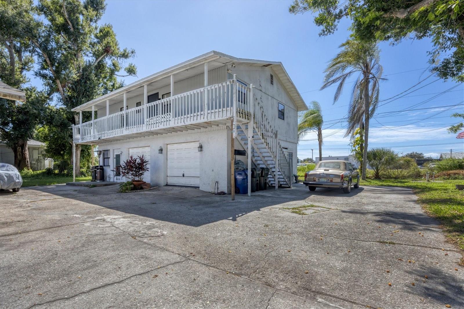 VENICE GROVES - Residential Income