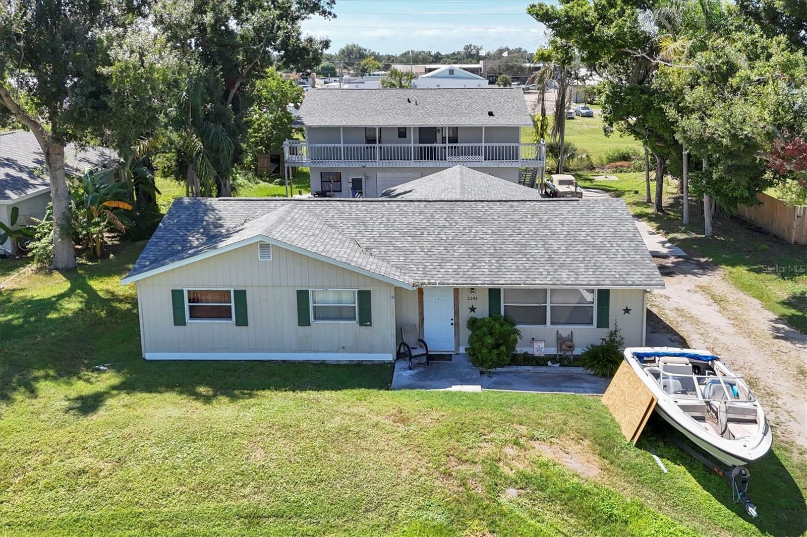 VENICE GROVES - Residential Income