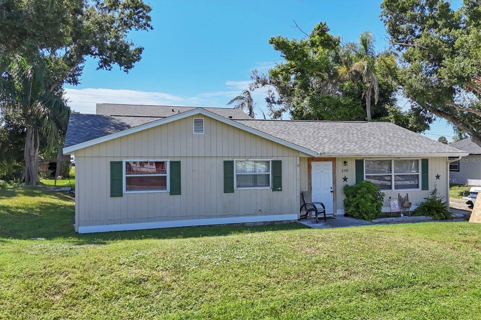 VENICE GROVES - Residential Income