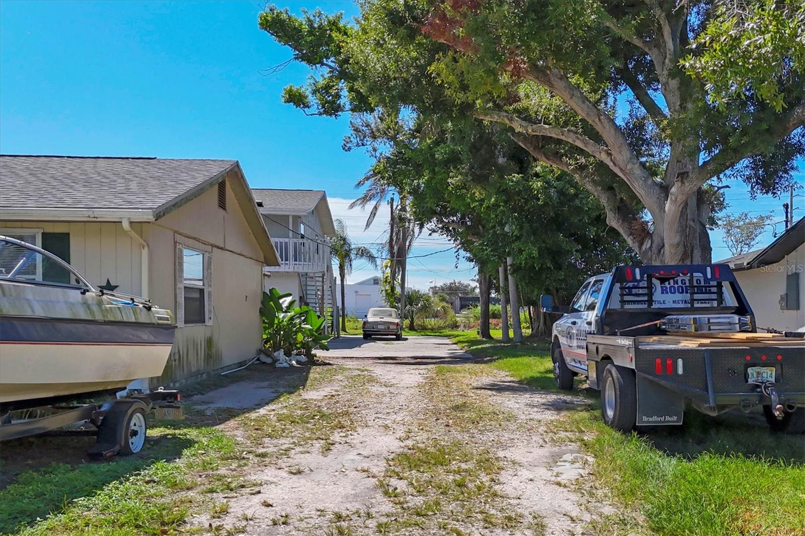 VENICE GROVES - Residential Income