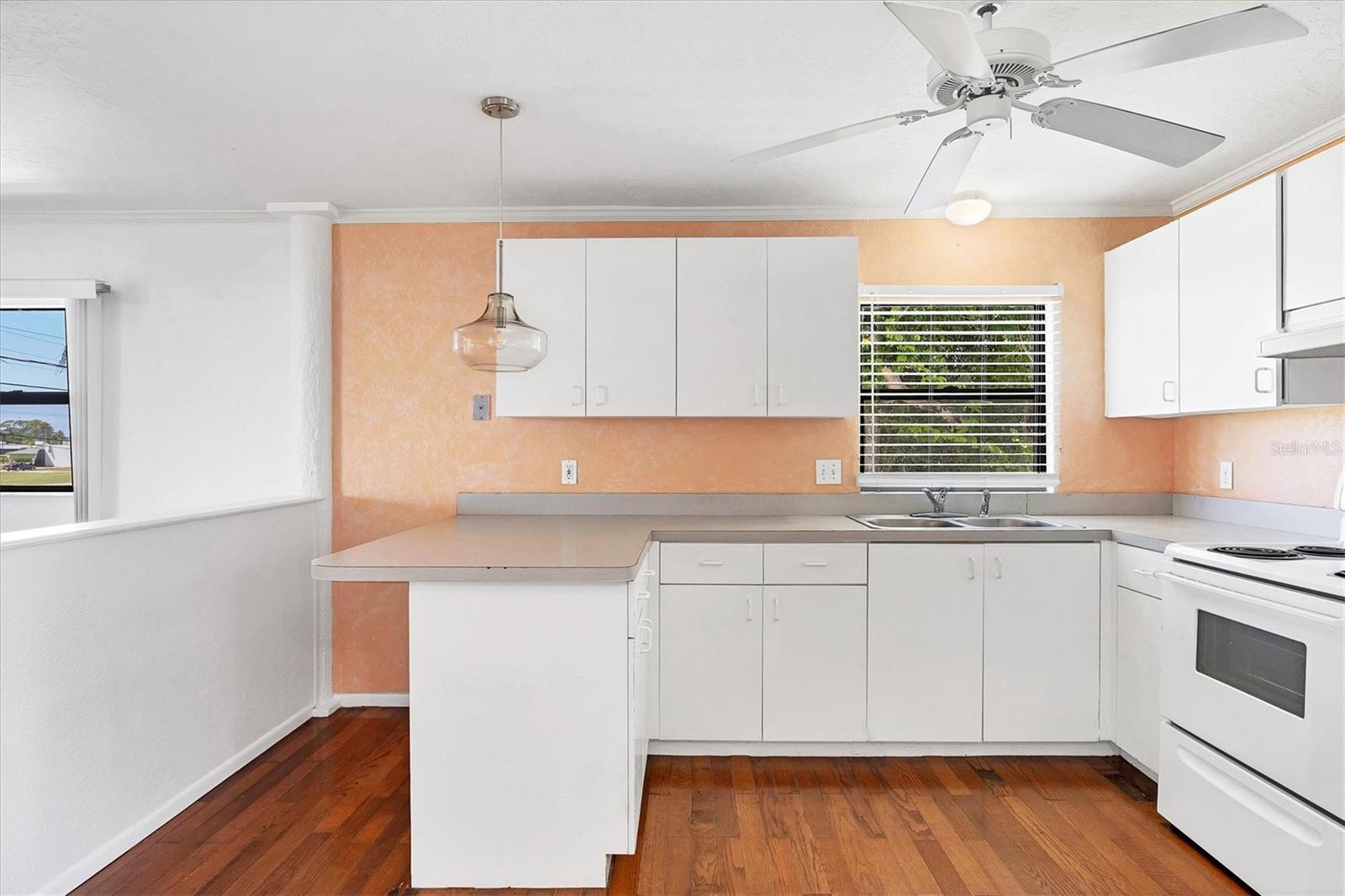 VENICE GROVES - Residential Income