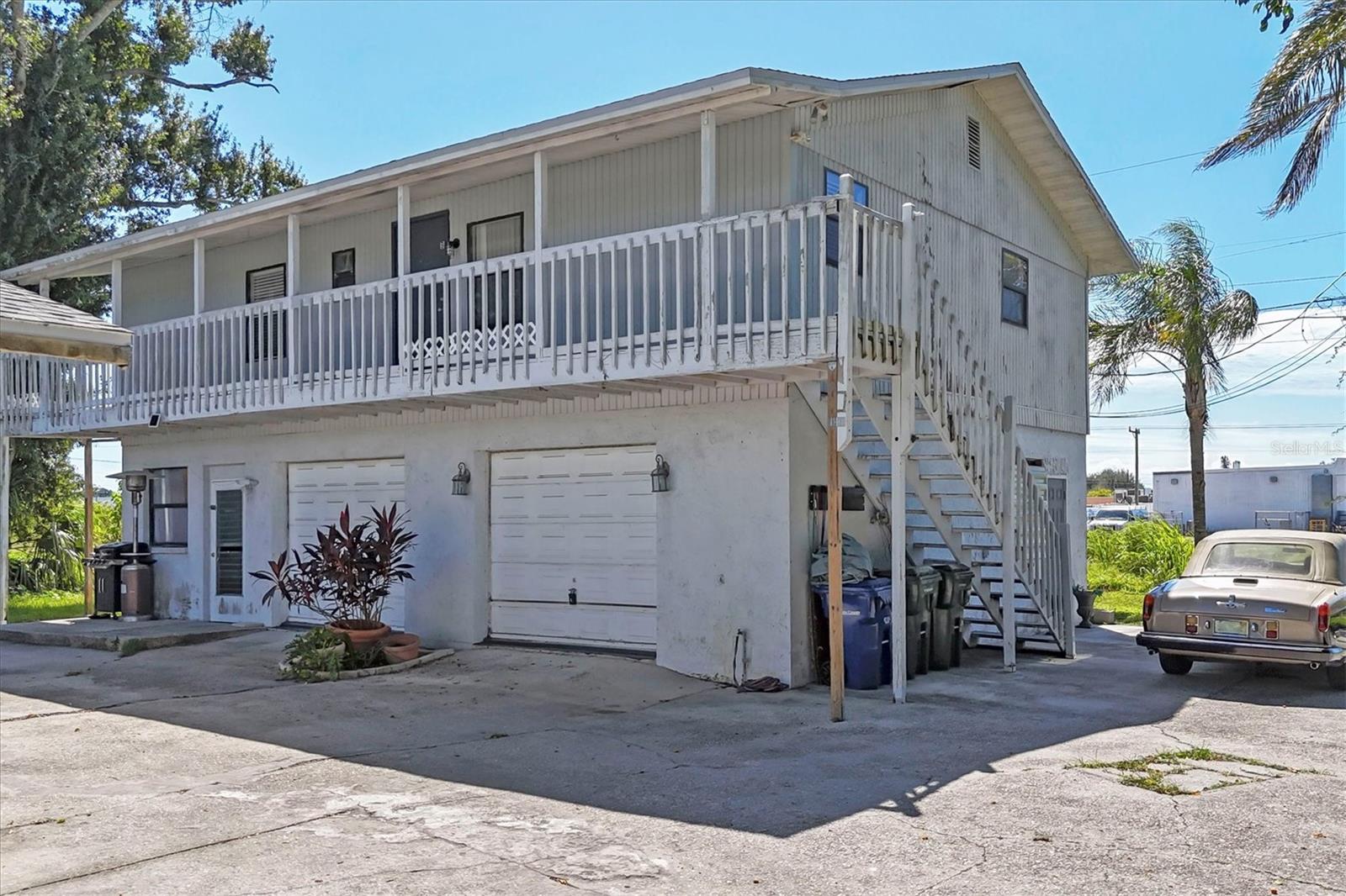 VENICE GROVES - Residential Income